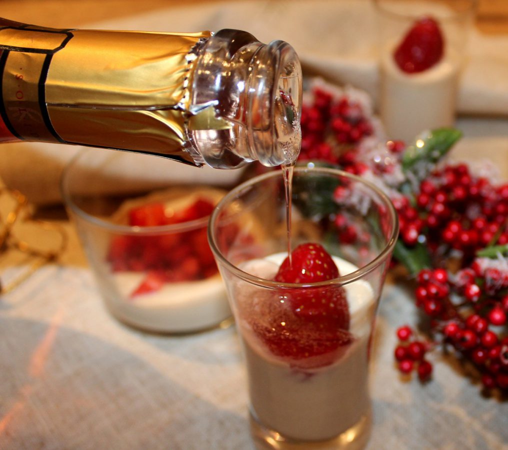 Crema de foie con fresas y cava solido