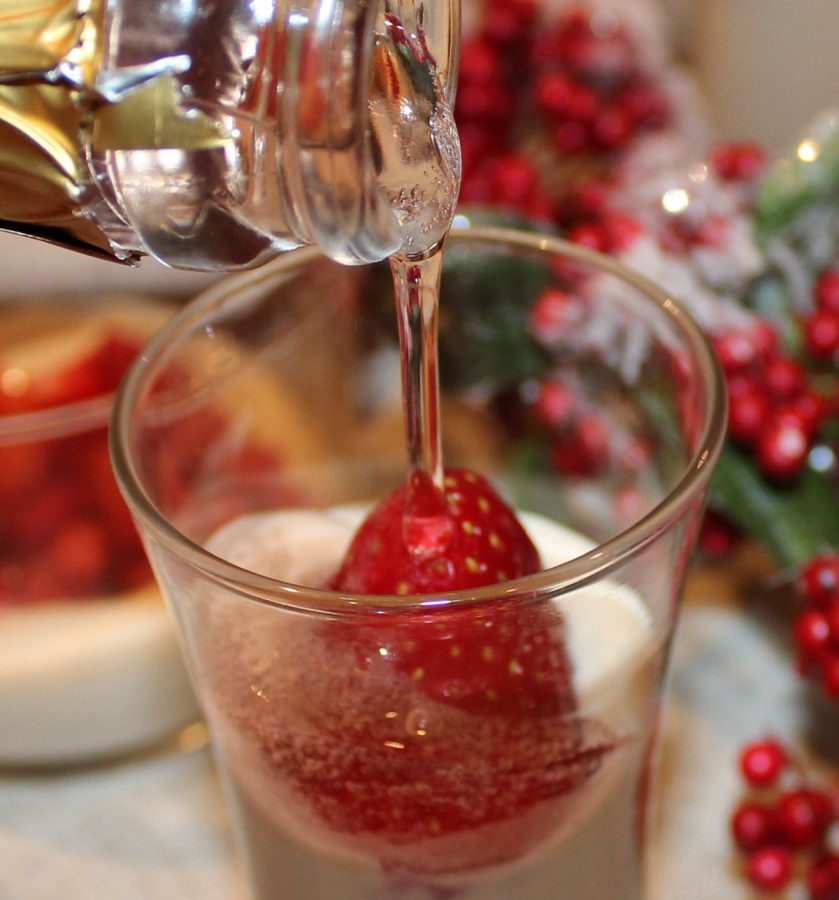 Crema de foie con fresas y cava solido