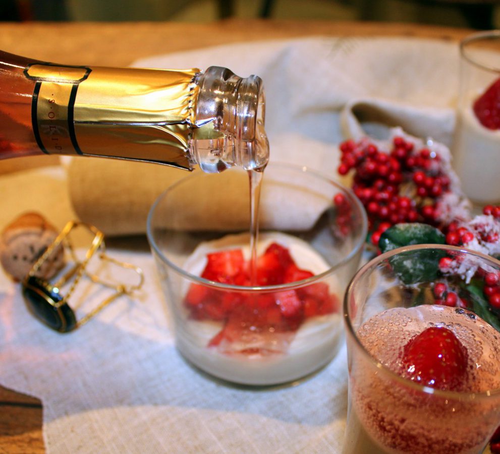 Crema de foie con fresas y cava solido