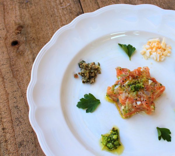 Tartar de salmón, un aperitivo para la Cena de Nochevieja