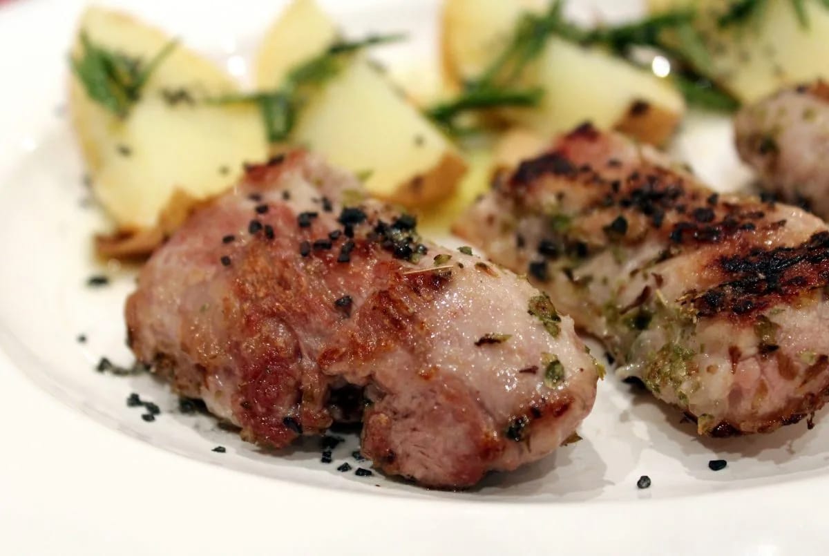 Pluma ibérica a la plancha cortada en lonchas, jugosa y rosada por dentro