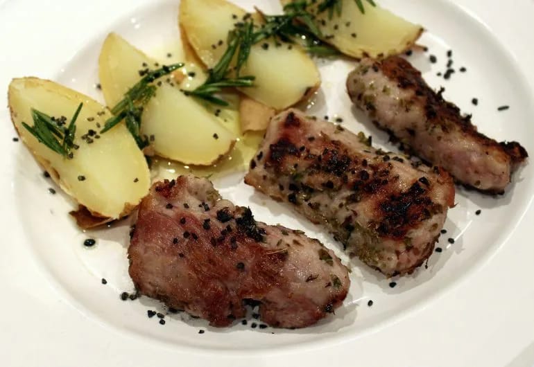 Pluma ibérica con patatas asadas