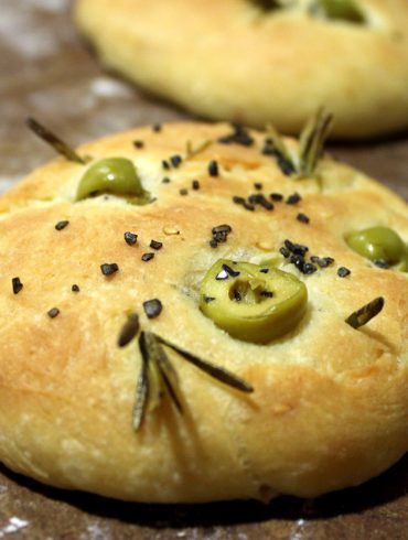 Focaccia de aceitunas y romero