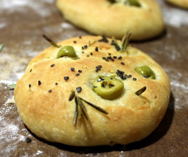 Focaccia de aceitunas y romero