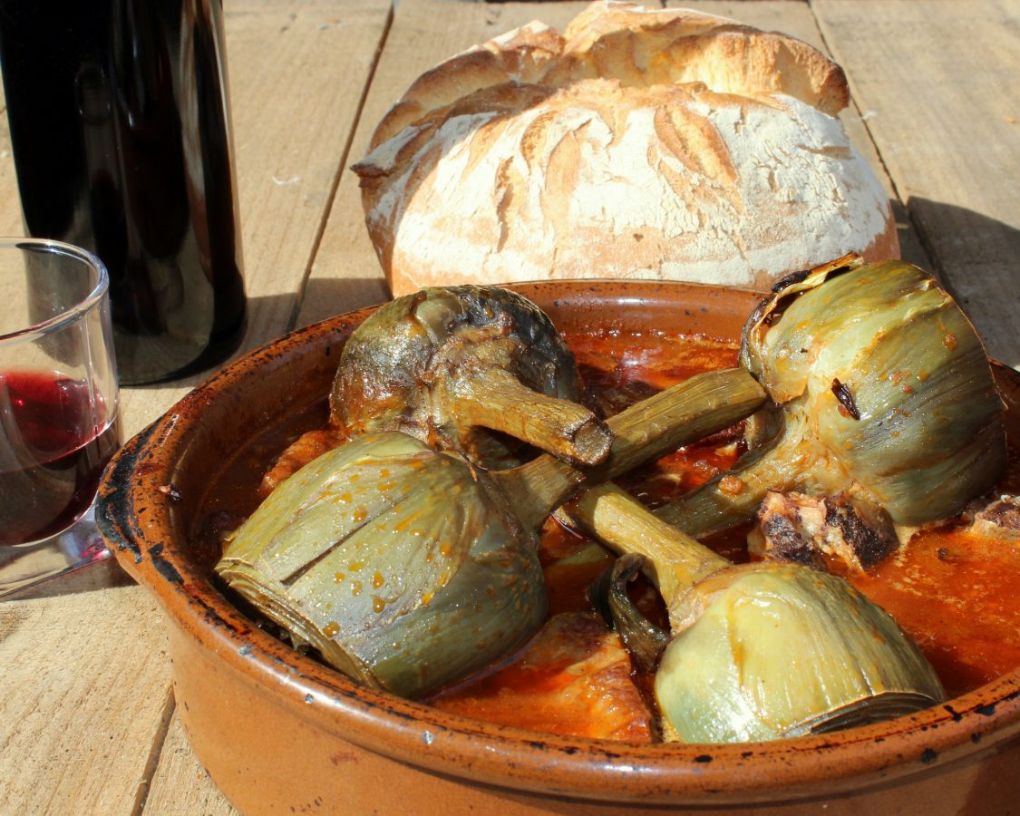 Cordero guisado con alcachofas