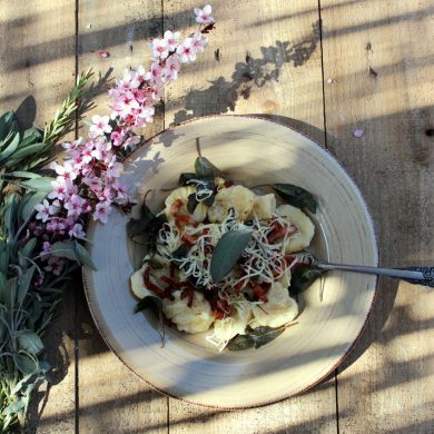 Ñoquis de patata con salvia y beicon