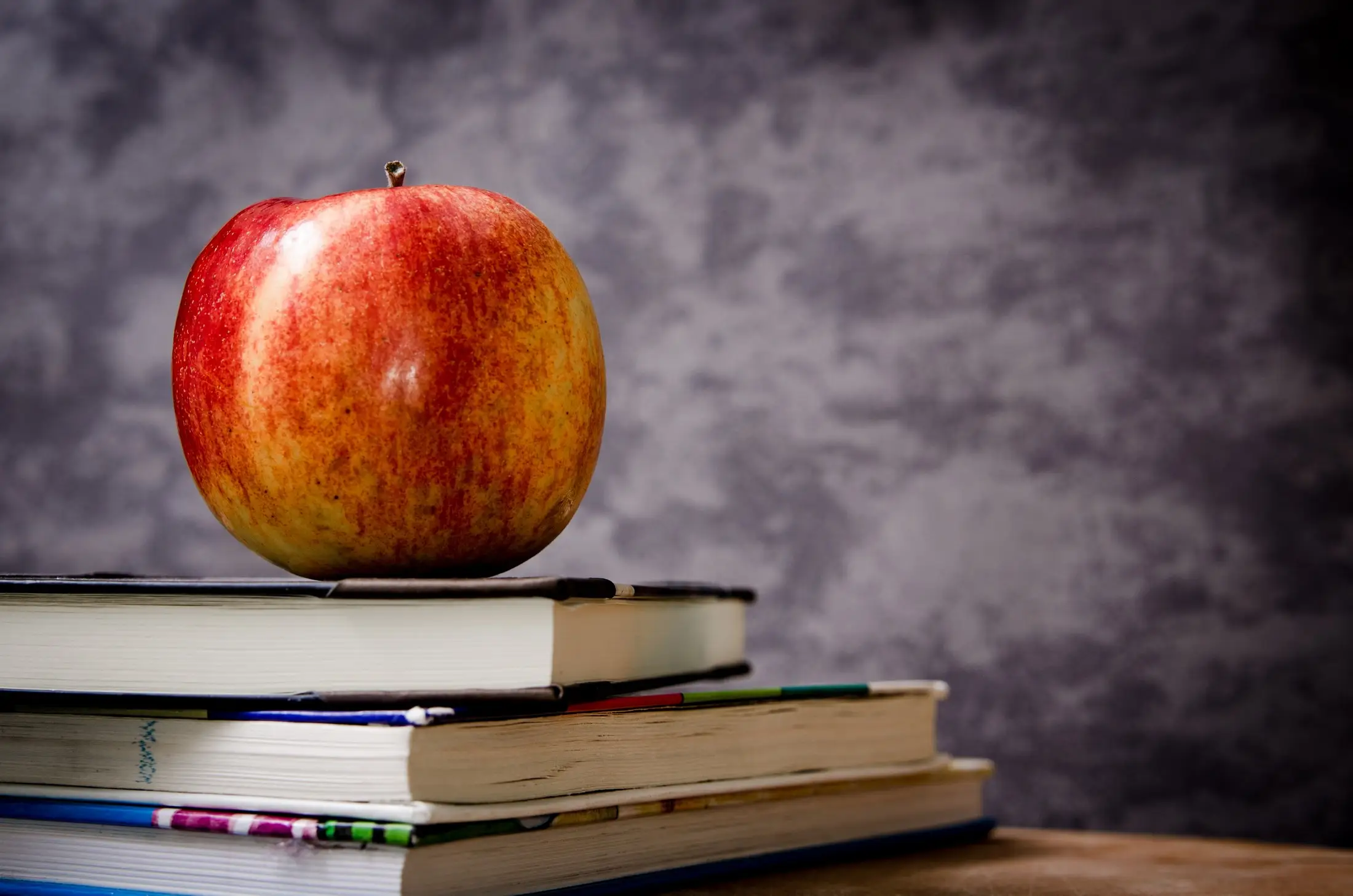 Manzana libros escuela