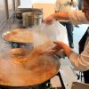 Mari Carmen Vélez preparando un arroz alicantino de verduras