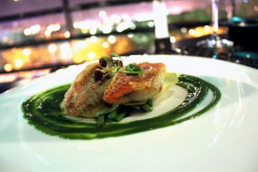 Salmonete de costa a la plancha con judias verdes y emulsión de berros