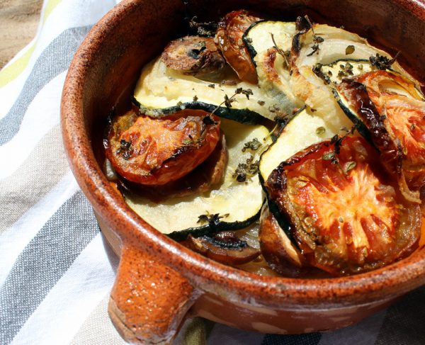 Verduras al horno con jamón y brevas