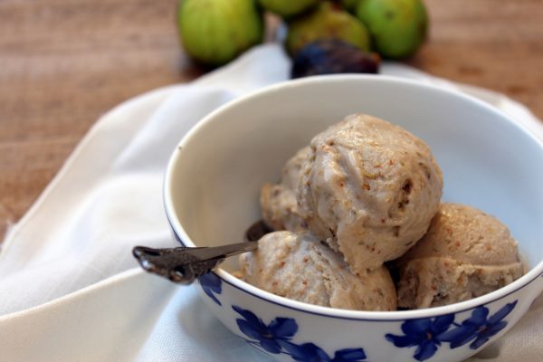 Helado de higos al ron