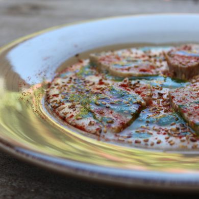 Solomillo de atun cocido sobre crema de verdinas-3