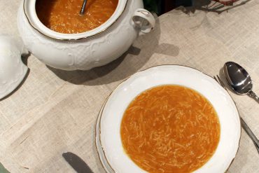 Caldo casero, una receta tradicional