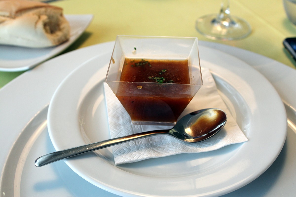 Crema de Sopa Castellana y seta de Cardo