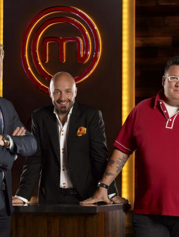 MASTERCHEF: Chef Gordon Ramsay (L), Restraunteur Joe Bastianich (C) and Chef Graham Elliot (R) star in the new FOX cooking competition show MASTERCHEF premiering Tuesday, July 27 (9:00-10:00 PM ET/PT) on FOX. ©2010 Fox Broadcasting Co. CR: Florian Schneider/FOX