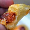 Canapé de patata con huevo de codorniz y chorizo