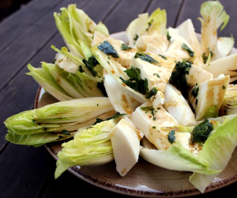 Ensalada de endivias con queso fresco