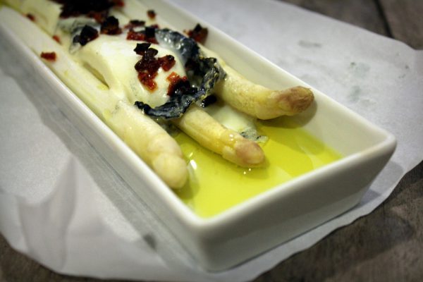 Espárragos frescos gratinados Espárragos frescos gratinados