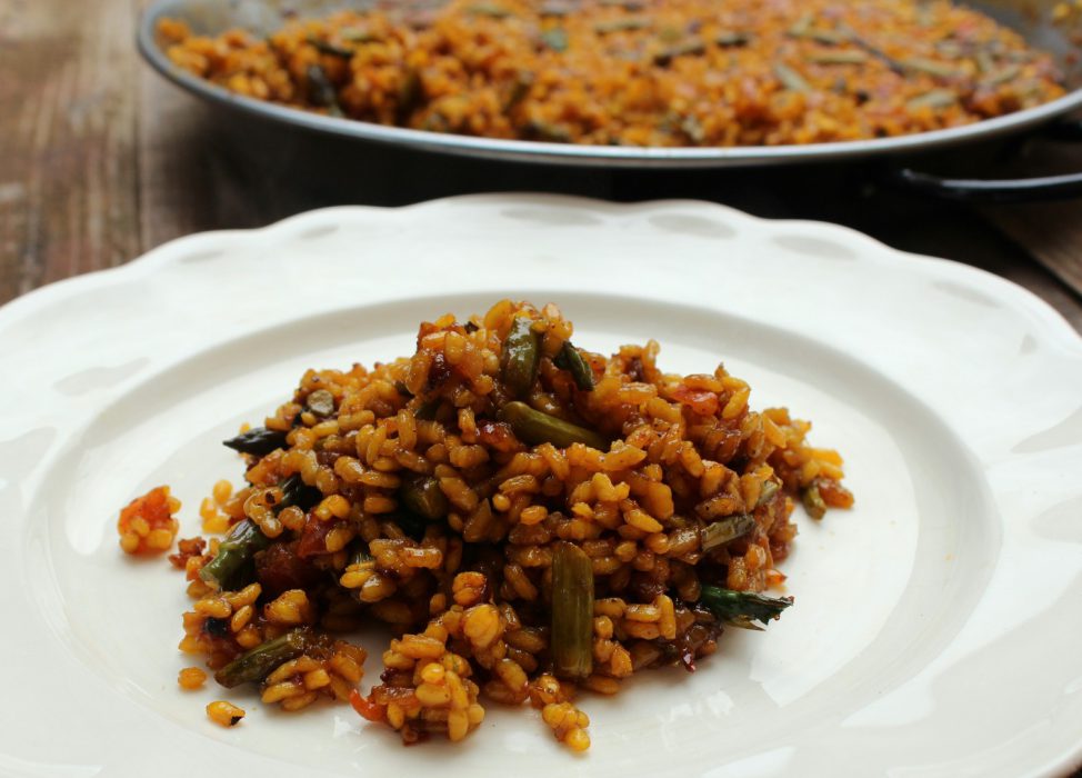 Plato de arroz con espárragos trigueros