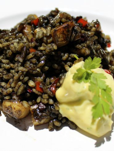 Arroz negro con sepia y Alioli