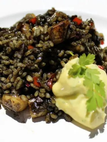 Arroz negro con sepia y Alioli