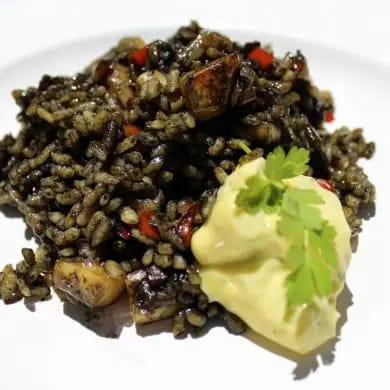 Arroz negro con sepia y Alioli