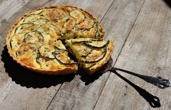 Tarta de calabacines y espárragos trigueros