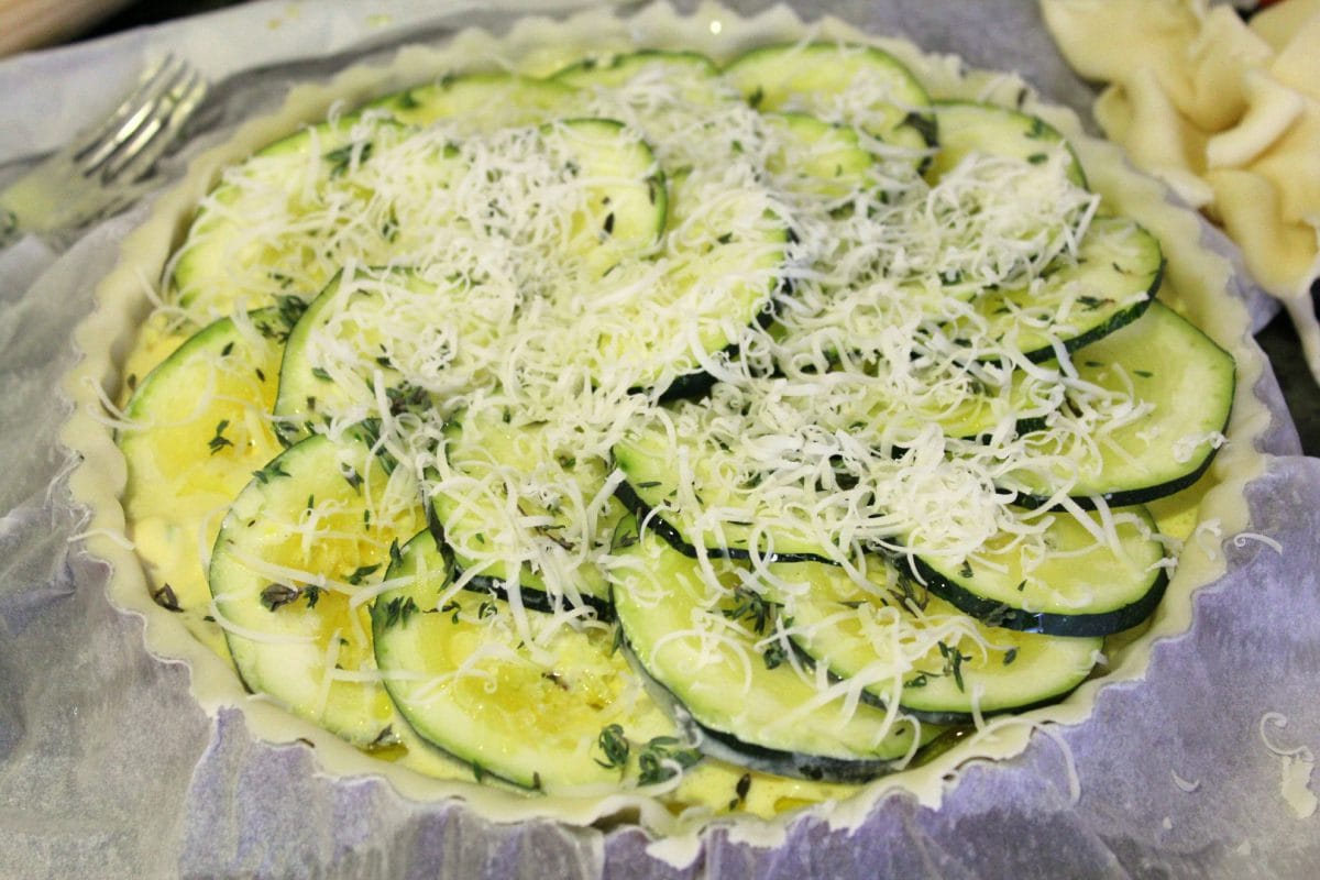 tarta salada de calabacines y espárragos trigueros