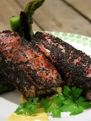 Atún rojo a la plancha con alioli y espárragos trigueros