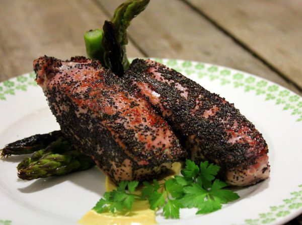 Atún rojo a la plancha con alioli y espárragos trigueros