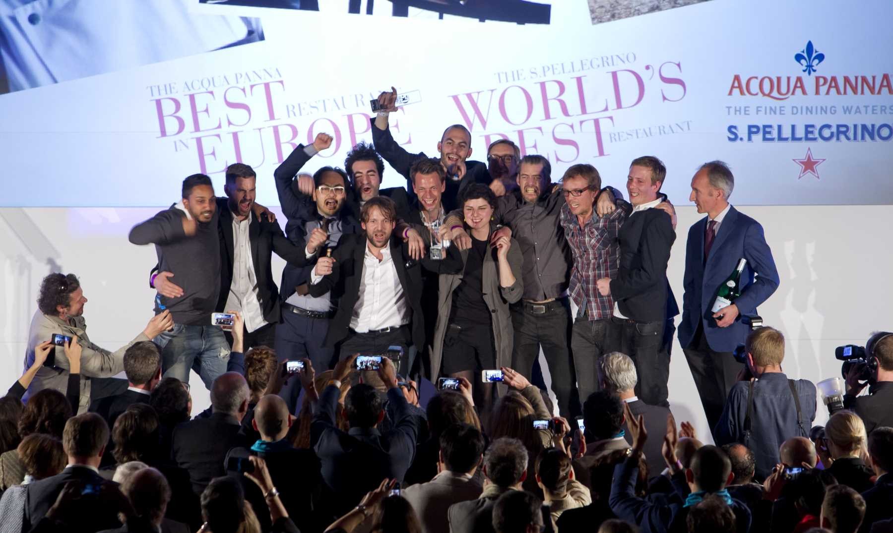 René Redzepi y el equipo de Noma recogiendo el primer premio. © onEdition Photography / The World’s 50 Best Restaurants 2014