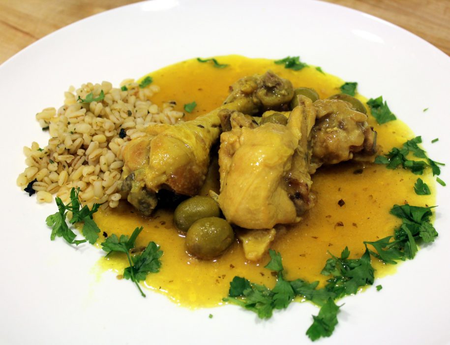 pollo con aceitunas y trigo tierno