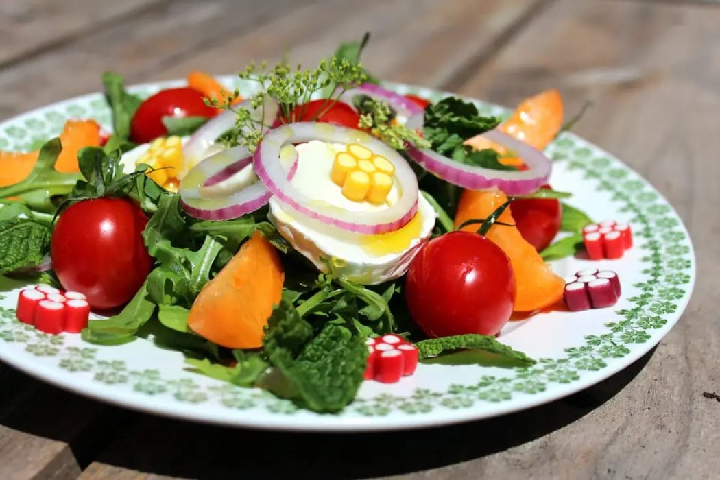 ensalada de rúcula y queso de cabra