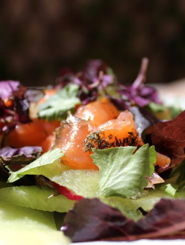 ENSALADA DE MELON, SALMON CON SHISOE