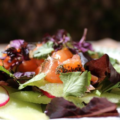 ENSALADA DE MELON, SALMON CON SHISOE