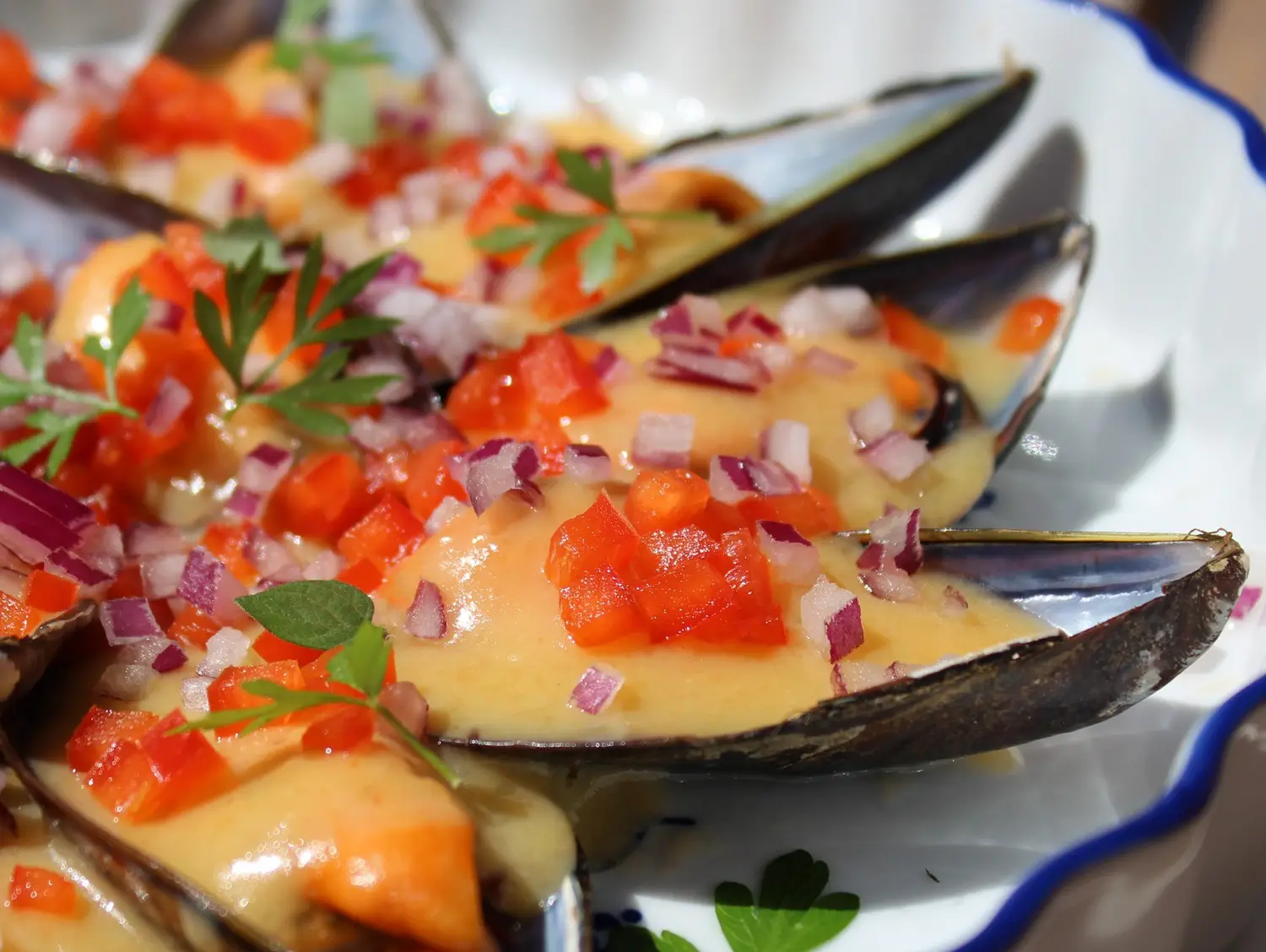 mejillones con salsa de azafrán