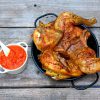 Pollo al curry al horno con salsa romesco