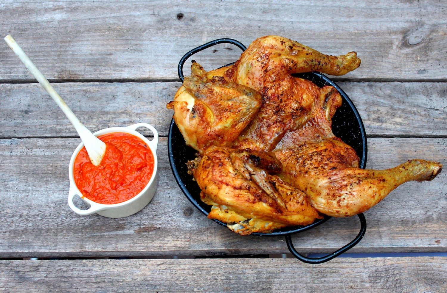 Pollo al curry al horno con salsa romesco