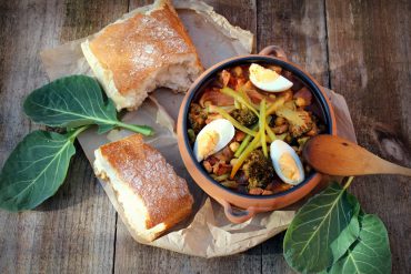 garbanzos con verdura y panceta