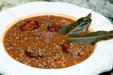 lentejas con chorizo y panceta