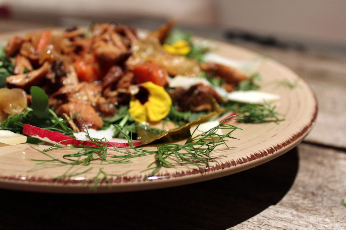 Ensalada de gallo de corral en escabeche