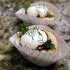 panecillos rellenos con crema de morcilla y huevo poche