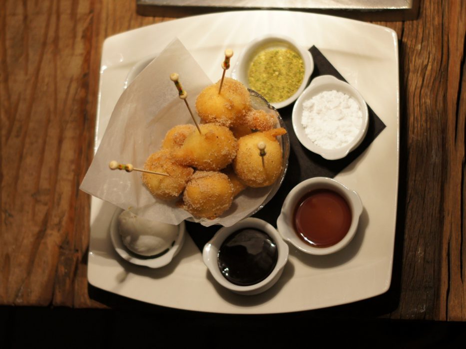 Postre de Donuts rellenos de plátano (1)