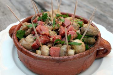 champiñones al ajillo con jamon