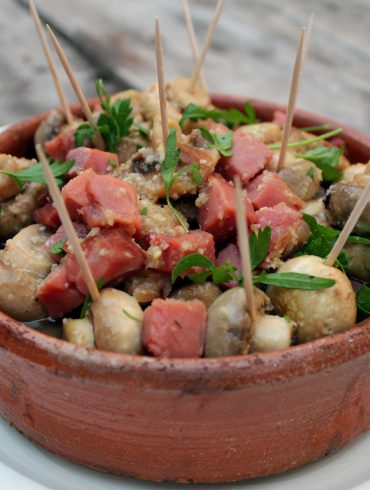 champiñones al ajillo con jamon