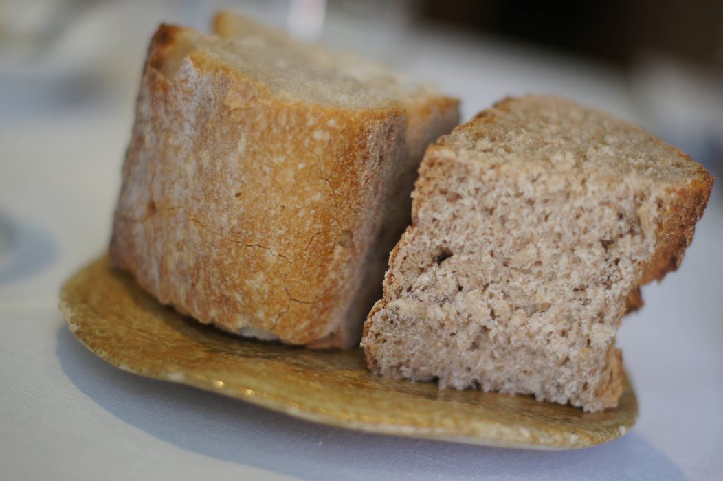 Pan de hogaza de trigo y centeno
