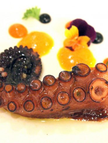 pulpo-con-emulsion-de-su-jugo-mojo-agripicante-y-almogrote