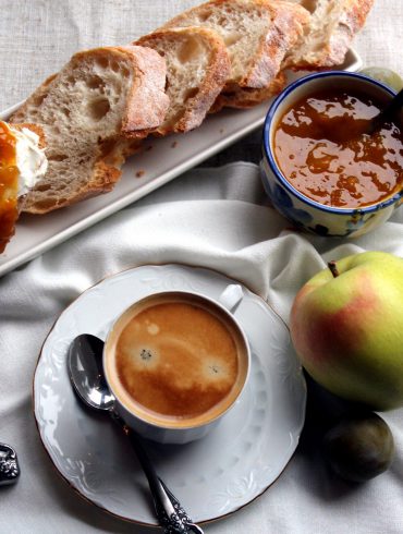 Mermelada de ciruelas y manzana