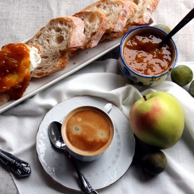 Mermelada de ciruelas y manzana