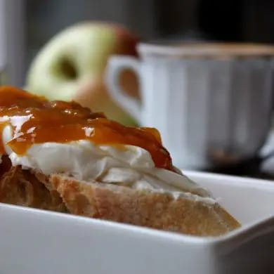 Mermelada de ciruelas y manzana